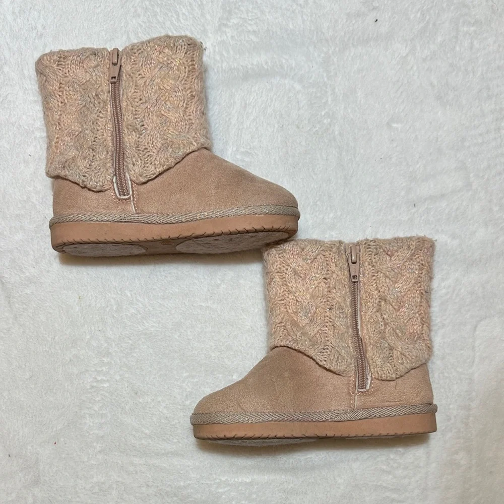 Girls pink boot with metallic cable knit detail size 9